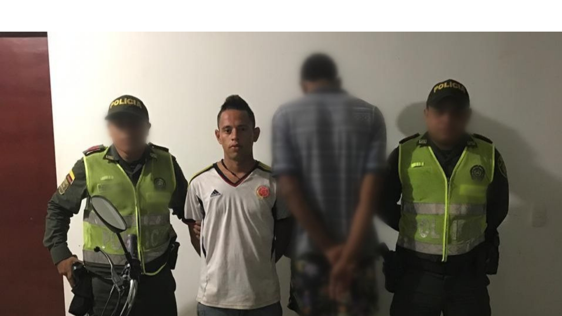 Tras persecución capturan a sujeto y un adolescente señalados de hurto