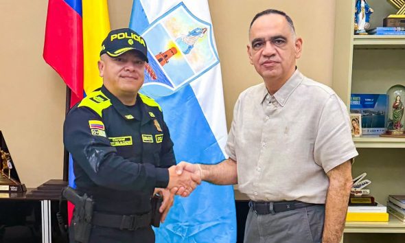 Alcalde Carlos Pinedo y la Policía articulan estrategias de seguridad en Santa Marta