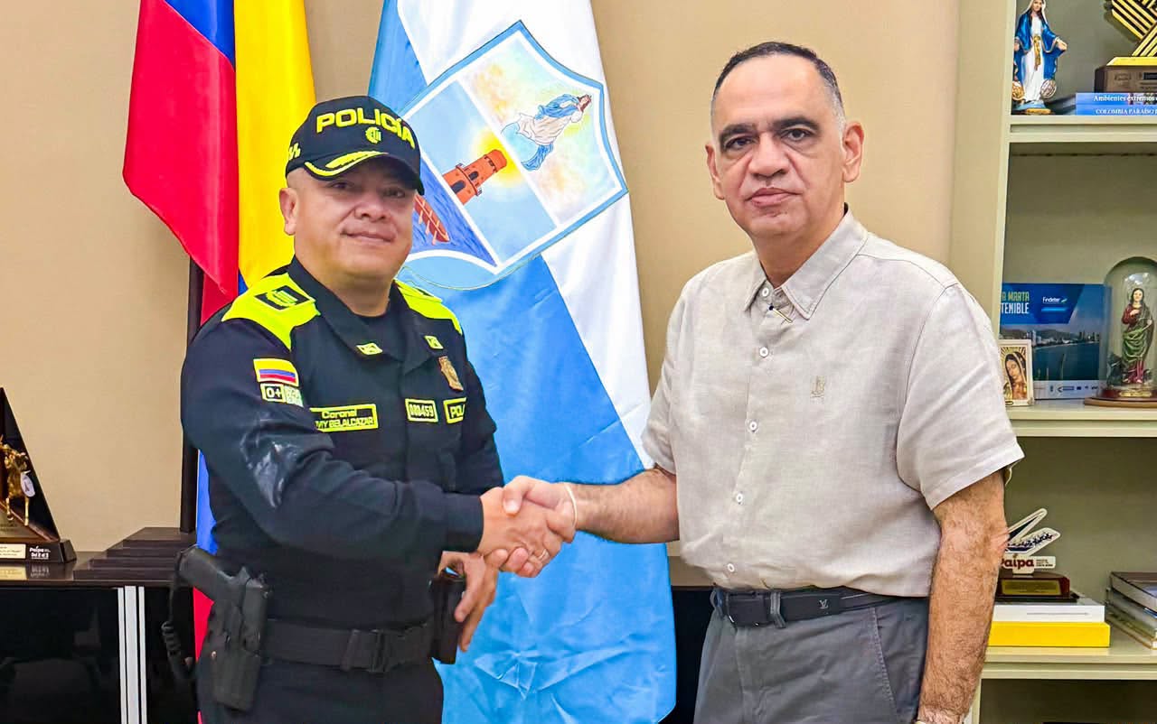 Alcalde Carlos Pinedo y la Policía articulan estrategias de seguridad en Santa Marta