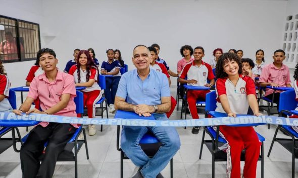 Alcaldía entregó 10 salones renovados y 100 pupitres en la I.E.D. Jacqueline Kennedy