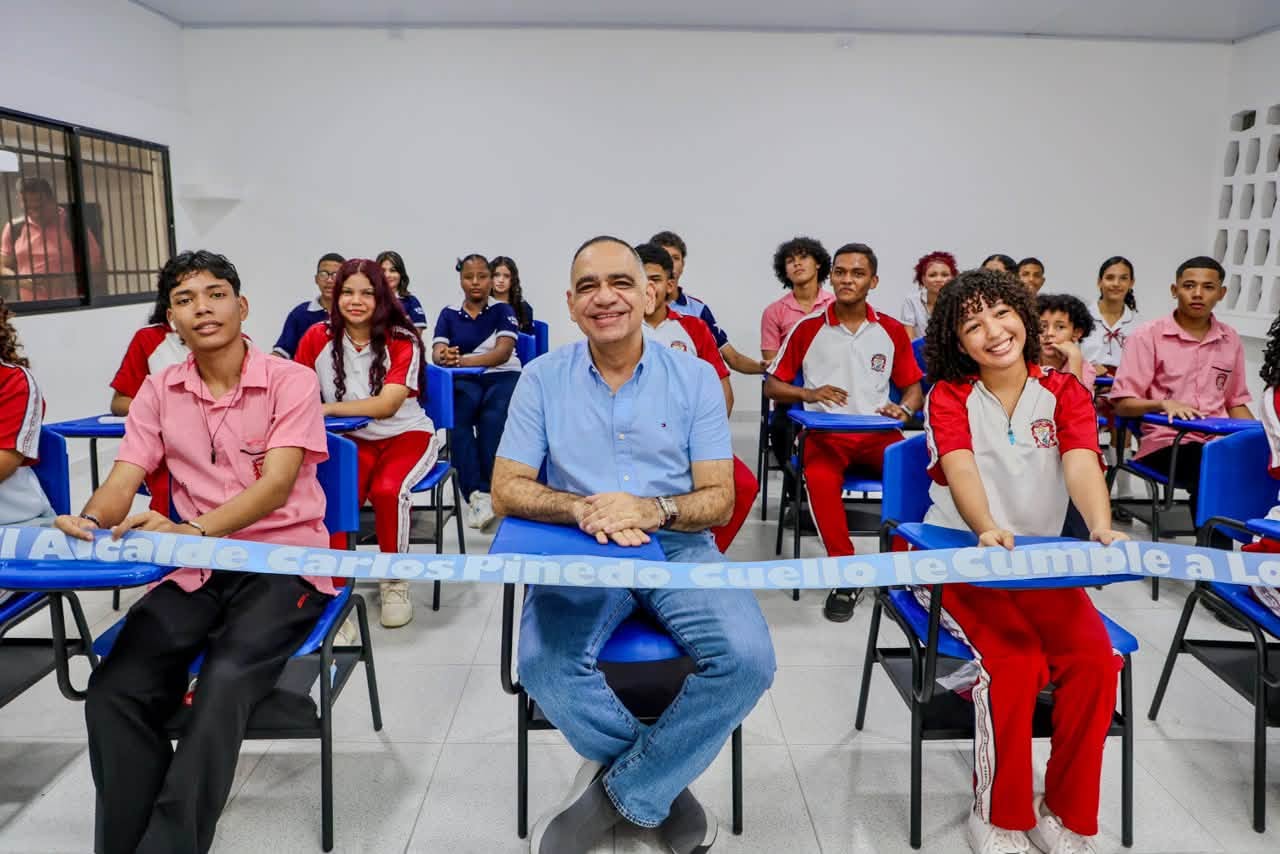 Alcaldía entregó 10 salones renovados y 100 pupitres en la I.E.D. Jacqueline Kennedy
