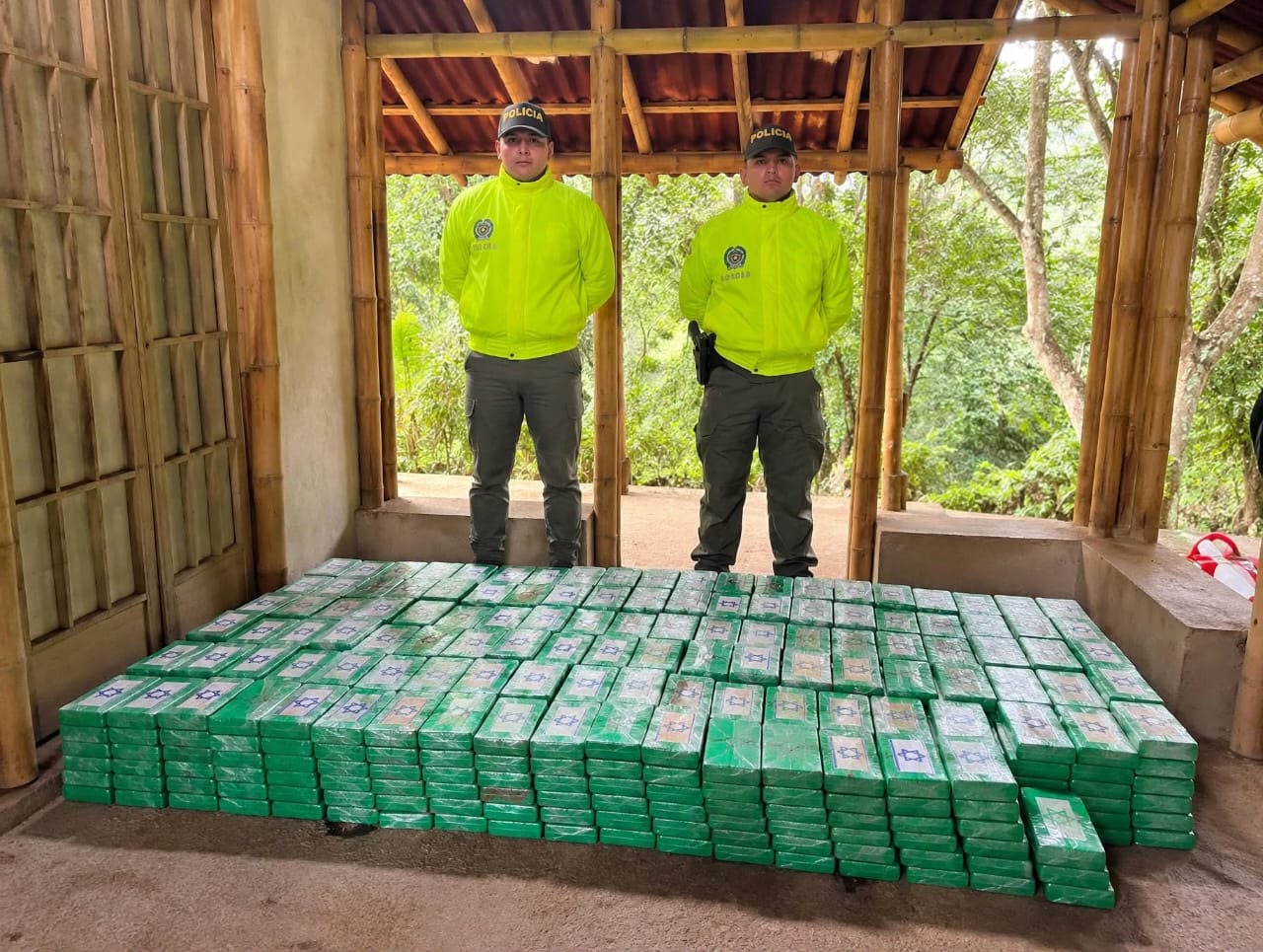 Incautan una tonelada de cocaína en zona rural de Santa Marta