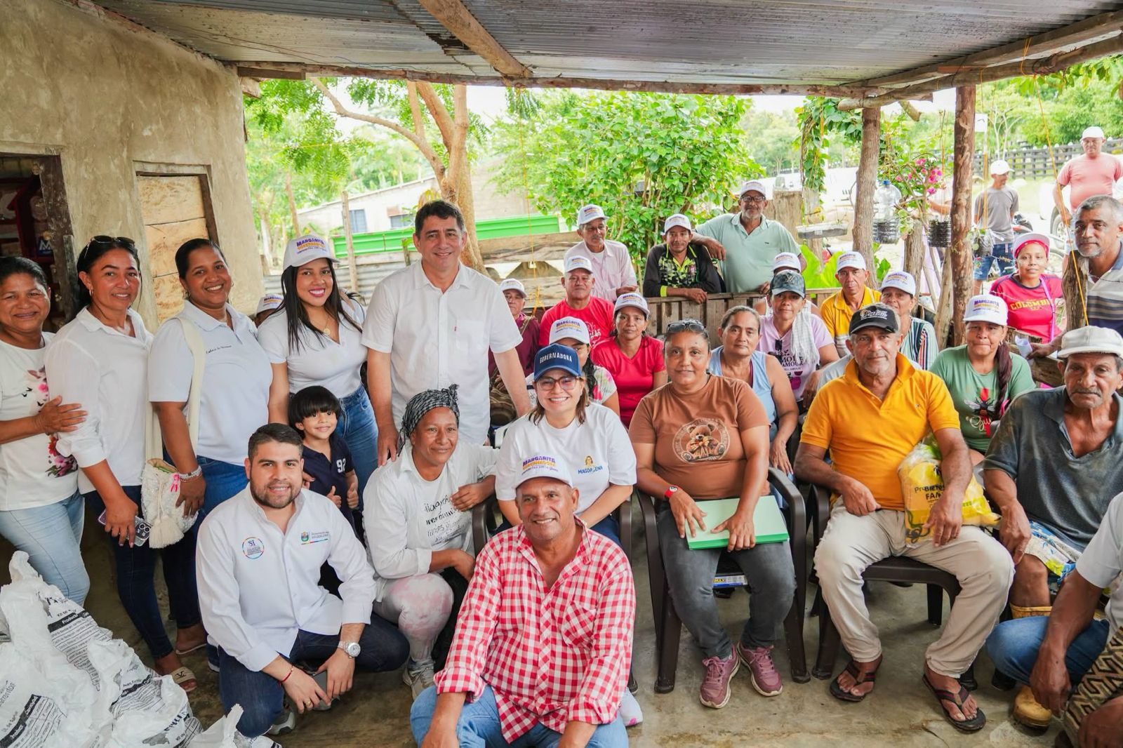 Margarita Guerra lleva ayuda humanitaria a Salaminita